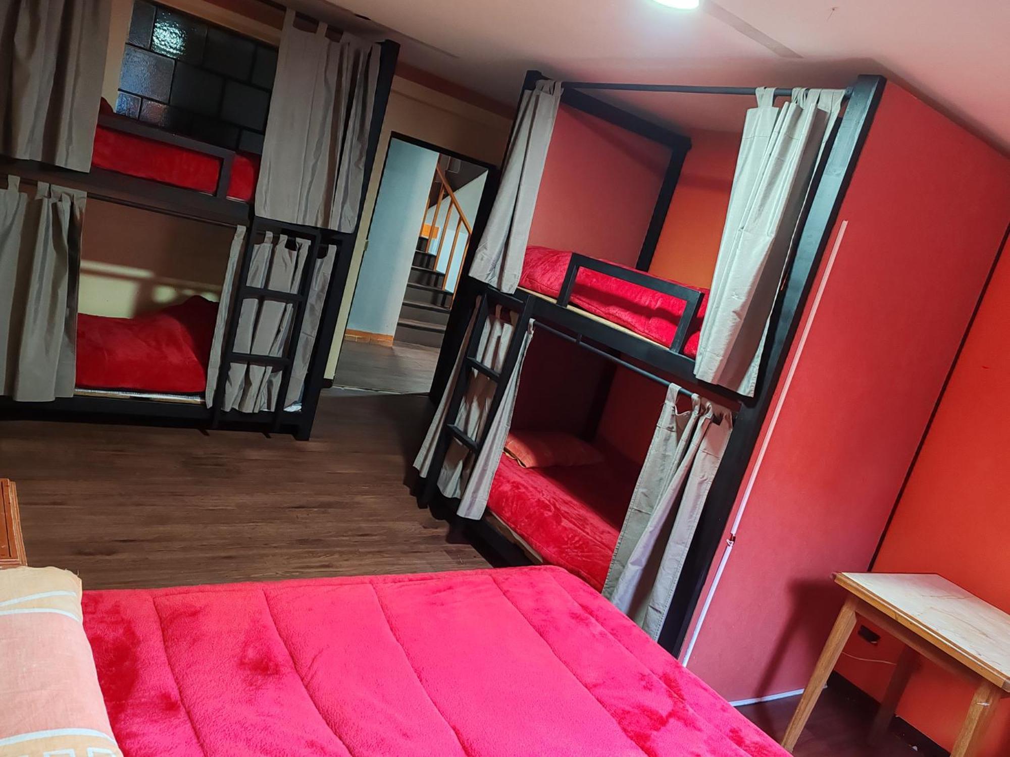 לה פאז Yati Hostal מראה חיצוני תמונה